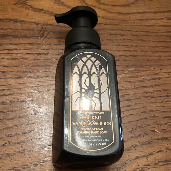 Bath & Body Works Vampire Blood candle and Wicked Vanilla Woods hand‎ soap - Picture 10 of 12